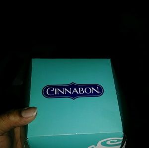 Meet your Posher, Mona